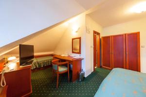 agh hotel