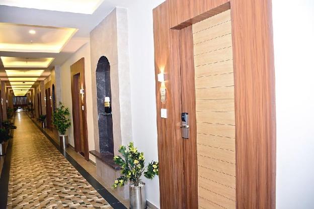 hotel royal wings
