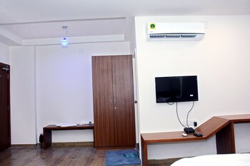 hotel royal wings