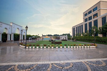 the gaurs sarovar premiere