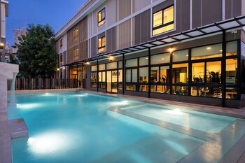 amanah bangkok hotel by zuzu