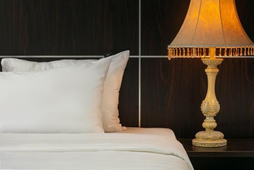 20 hotel and apartment