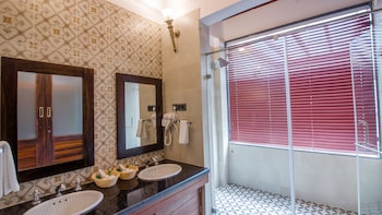 symphony summer sands beach resort and spa