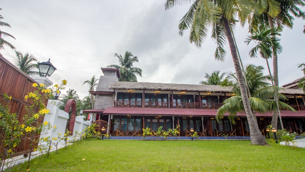 symphony summer sands beach resort and spa