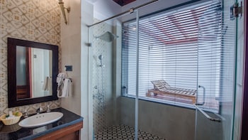 symphony summer sands beach resort and spa