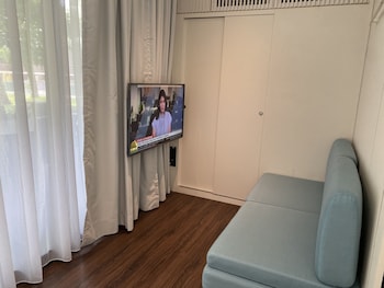 shipping container hotel one north