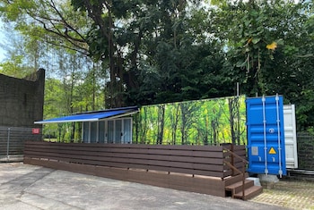 shipping container hotel one north