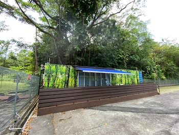 shipping container hotel one north