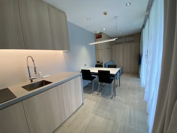 shipping container hotel one north