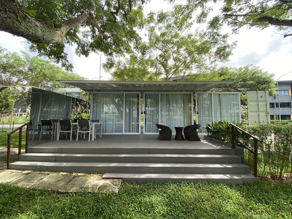 shipping container hotel one north