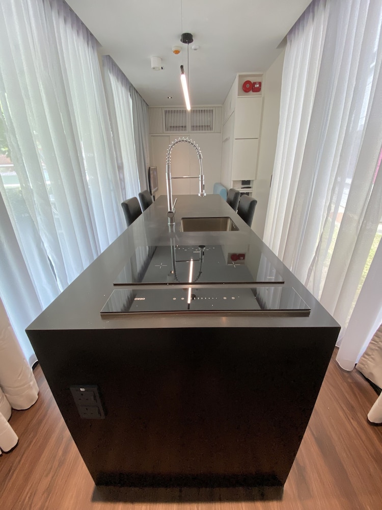 shipping container hotel one north