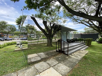 shipping container hotel one north