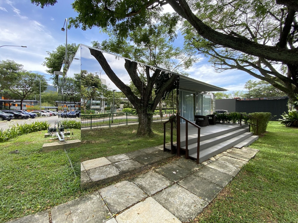 shipping container hotel one north