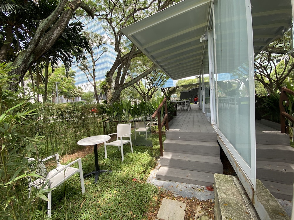 shipping container hotel one north