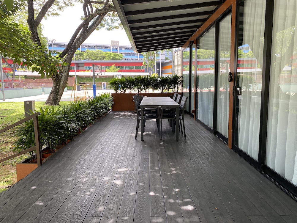 shipping container hotel one north