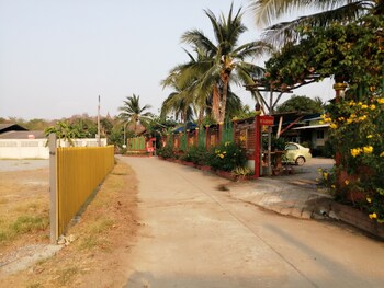 nang phraya resort