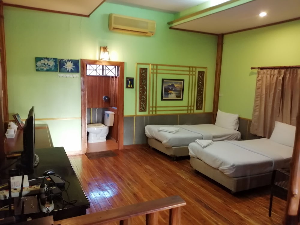nang phraya resort