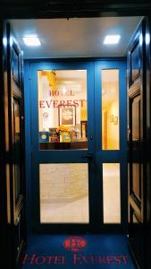 hotel everest