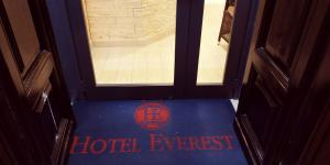 hotel everest