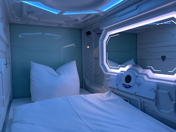 space night hostel