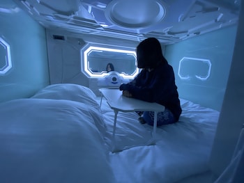 space night hostel