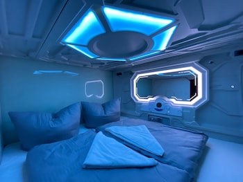 space night hostel