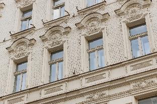 royal court hotel