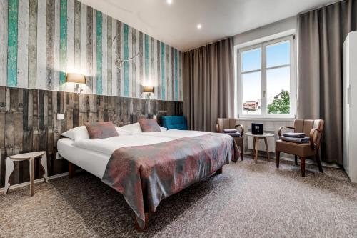 royal court hotel