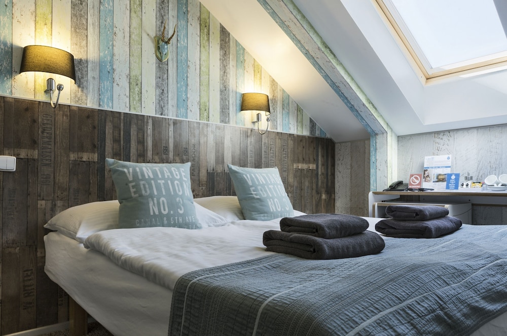 royal court hotel