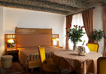 hotel u tri pstrosu