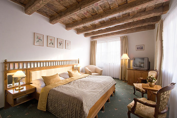 hotel u tri pstrosu