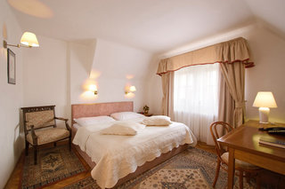hotel u tri pstrosu