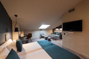 atenea rekord suites