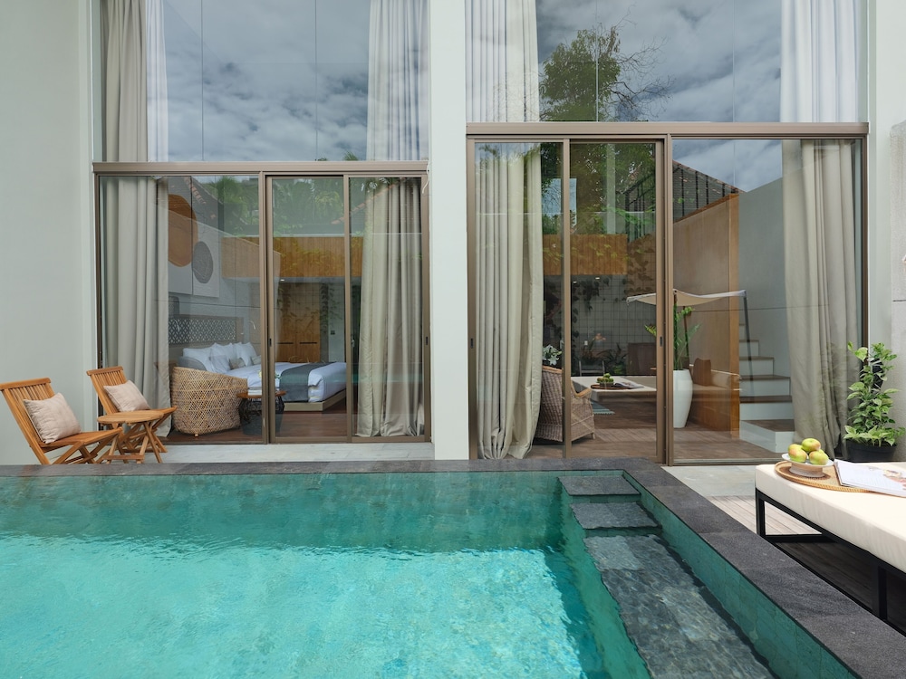 kayumas seminyak resort