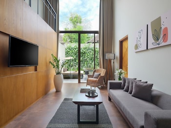 kayumas seminyak resort