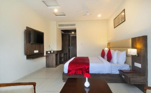 hotel royal vrindaban