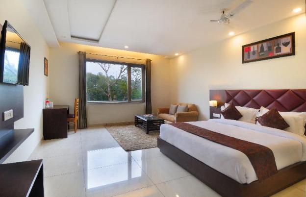 hotel royal vrindaban