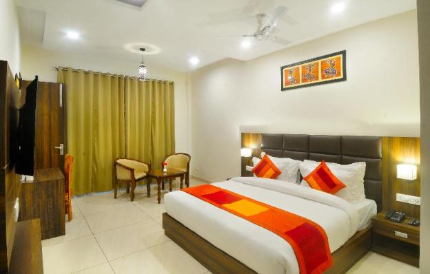 hotel royal vrindaban