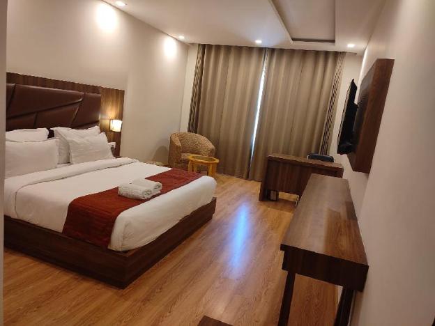 hotel royal vrindaban