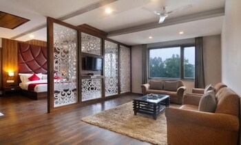 hotel royal vrindaban