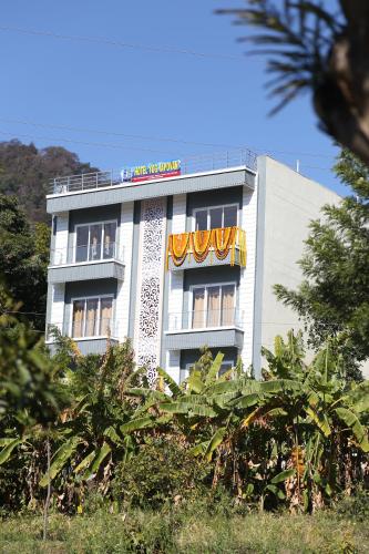 hotel yog tapovan