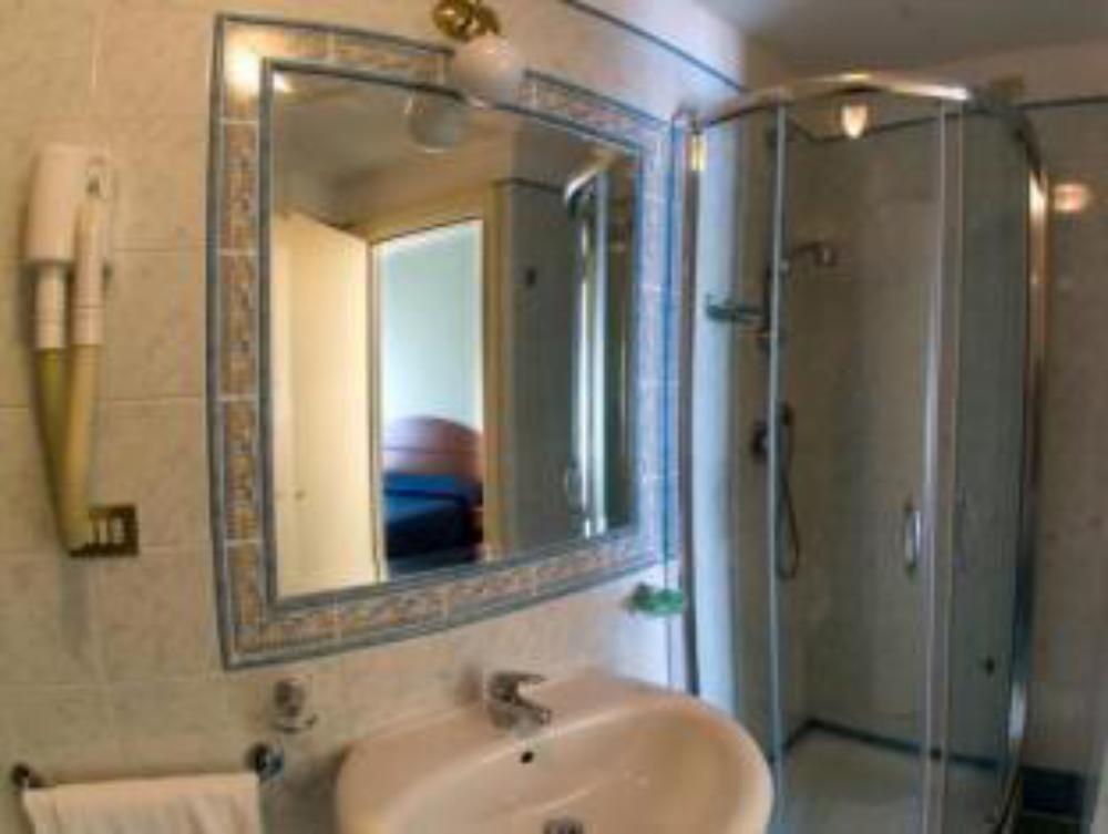hotel laura