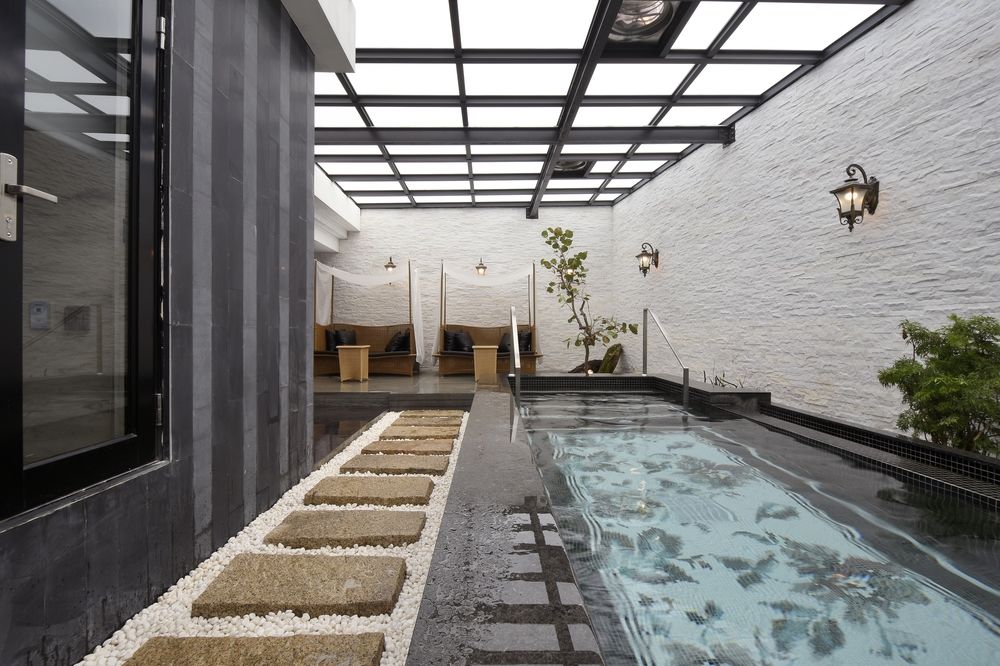 uher luxury resort and hotel