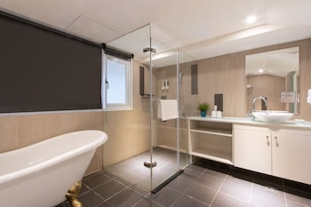 click hotel taipei main station branch