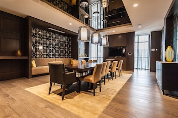 life suites loft cn tower