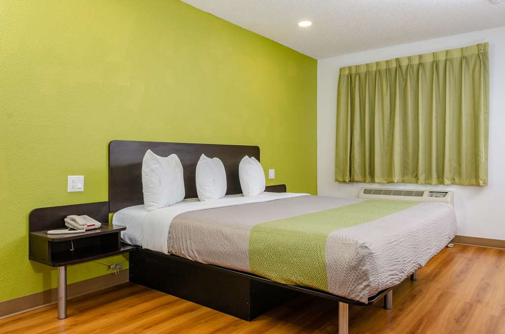 studio 6 fresno ca extended stay