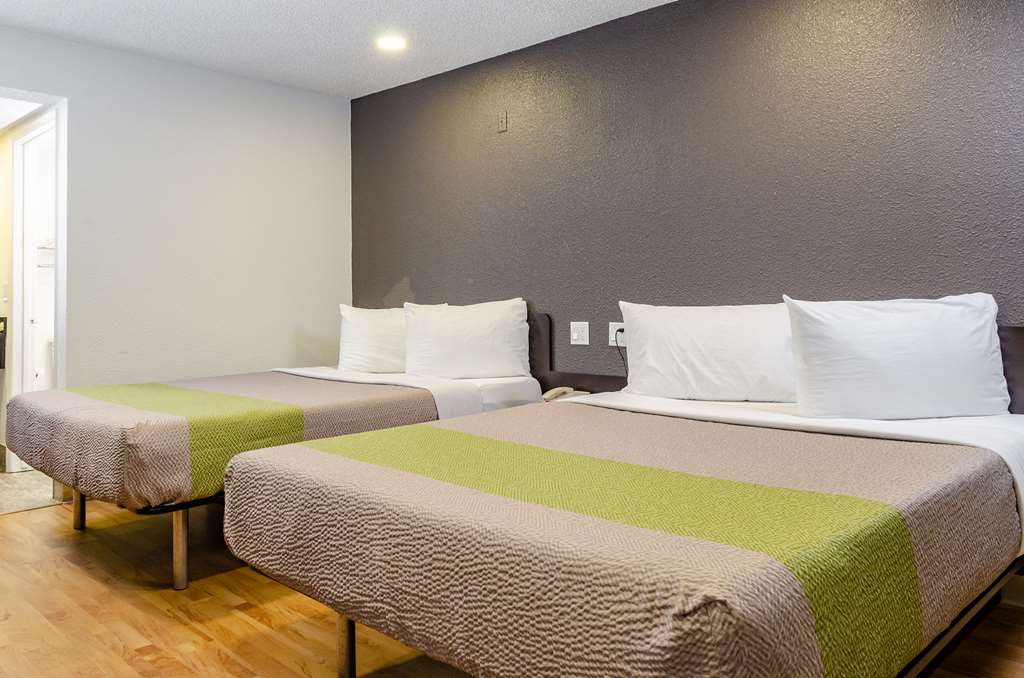 studio 6 fresno ca extended stay