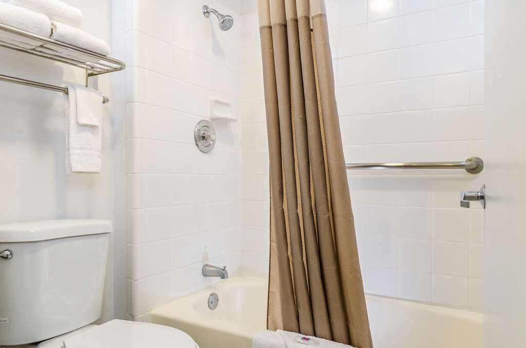 studio 6 fresno ca extended stay