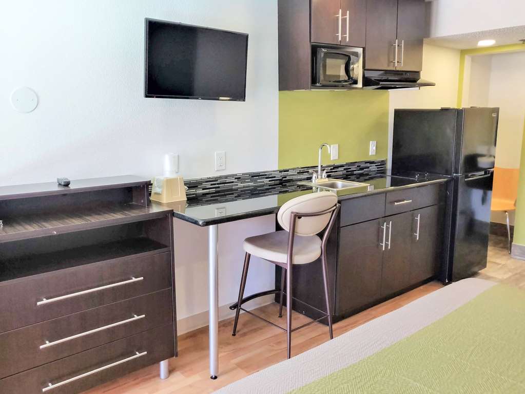 studio 6 fresno ca extended stay