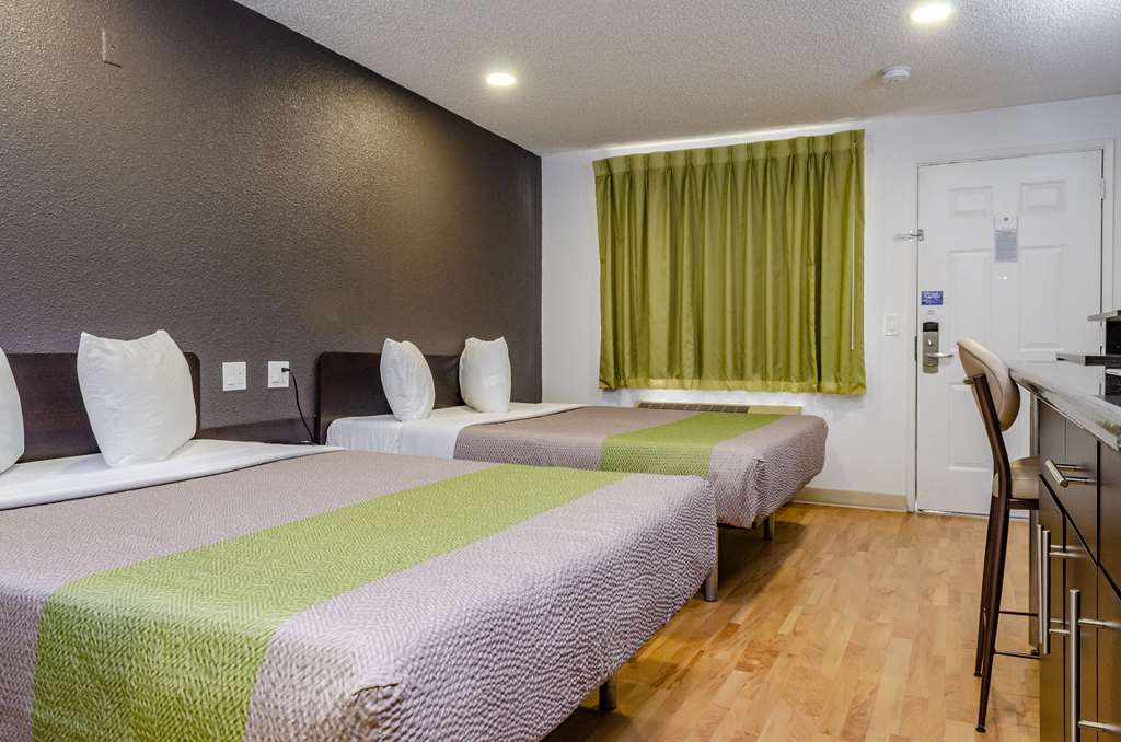 studio 6 fresno ca extended stay